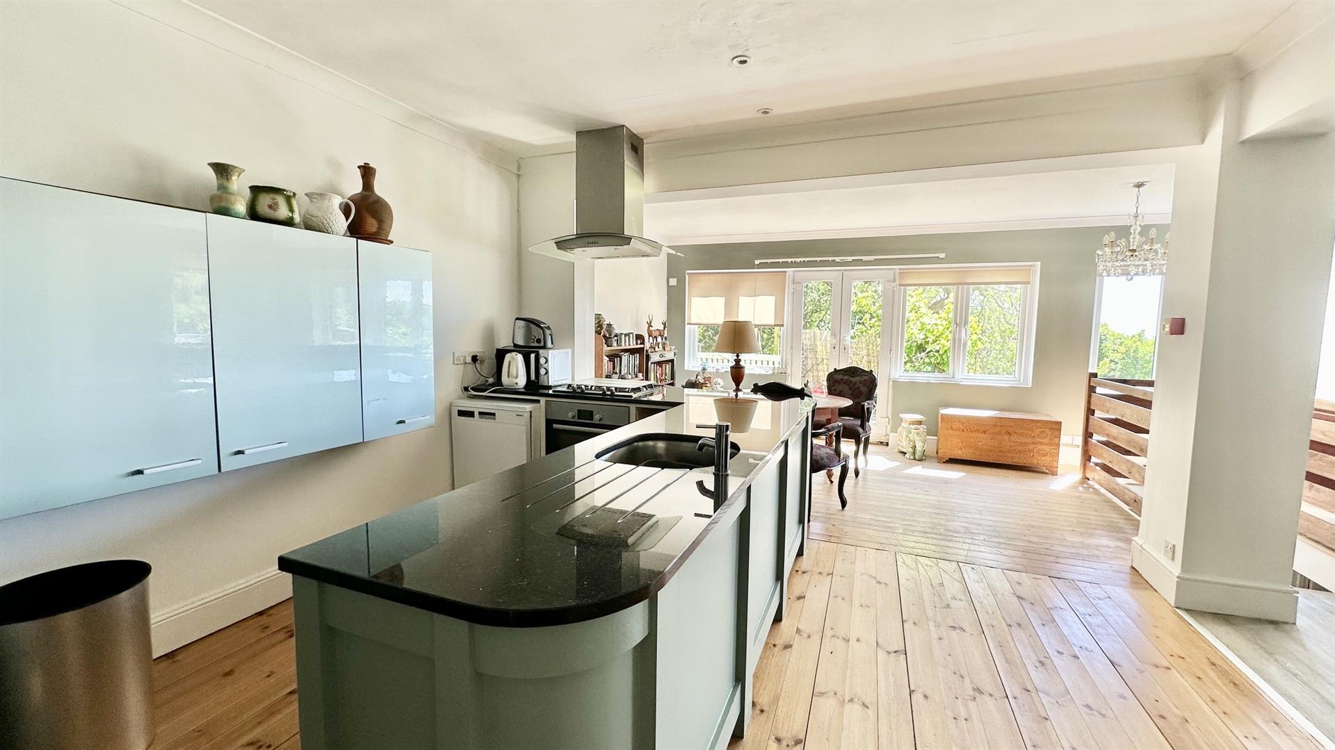 8 bed property in Godwin Road, Hastings